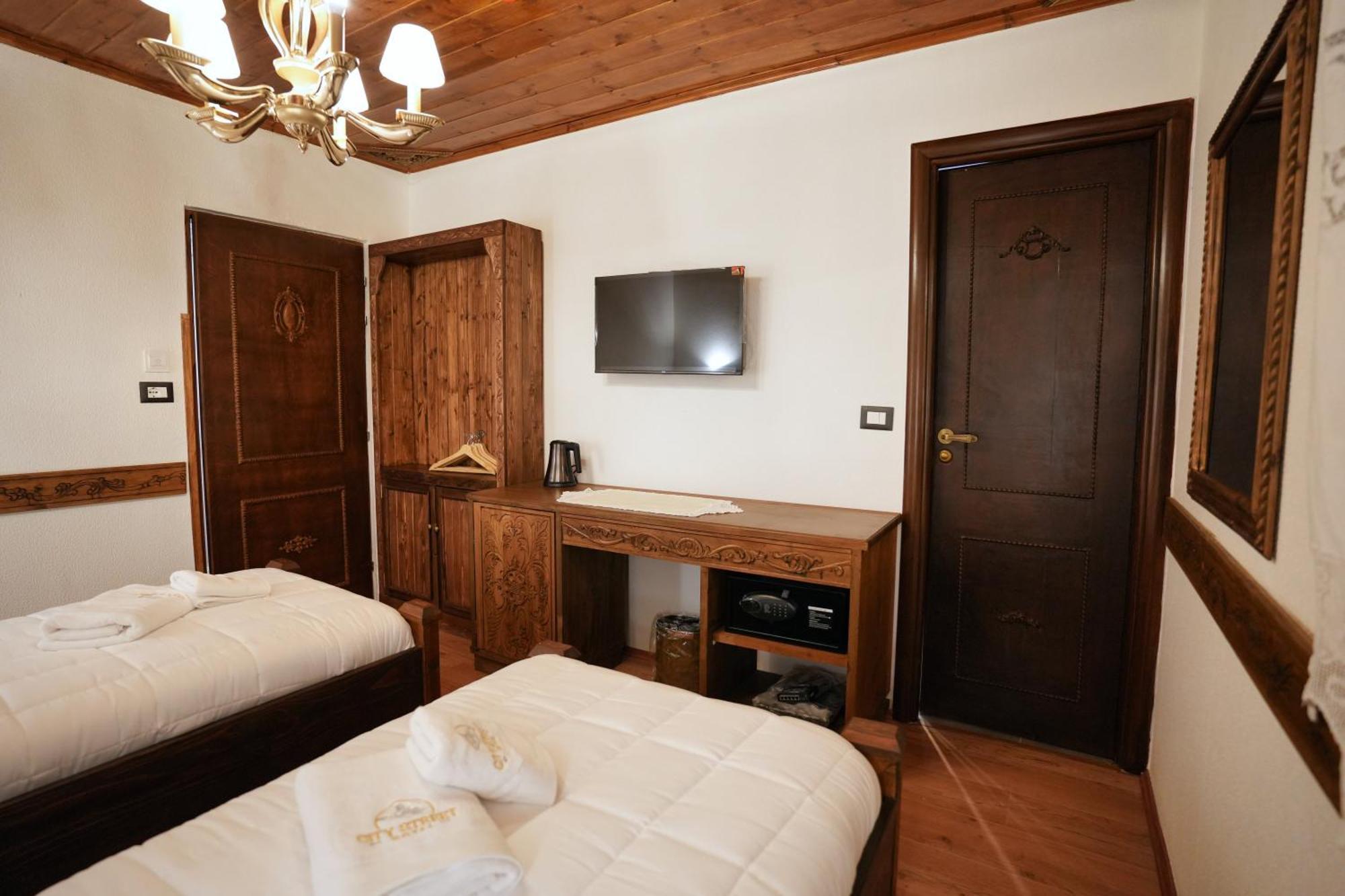 Street 4* Gjirokaster